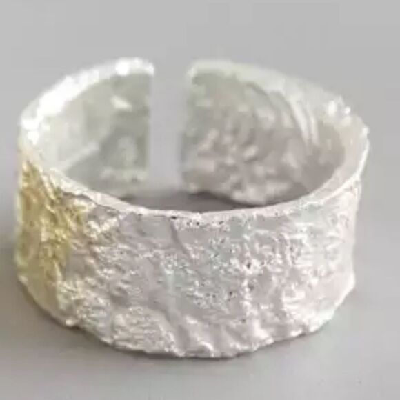 The Texture Band Ring in silver - Picture 1 of 8